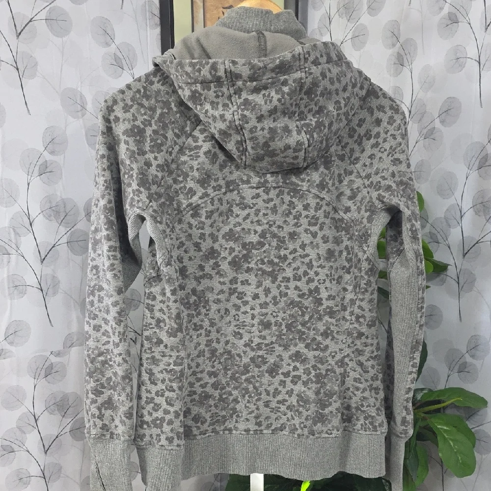 Athleta Triumph Printed Full Zip Hoodie Gray Leopard - Medium - Picture 9 of 11